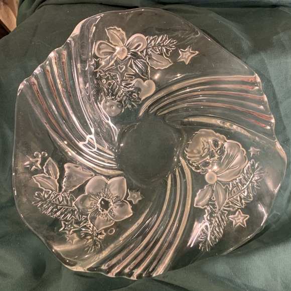 VTG Mikasa Christmas Medley 9" Crystal Bon Bon Plate - Picture 3 of 6